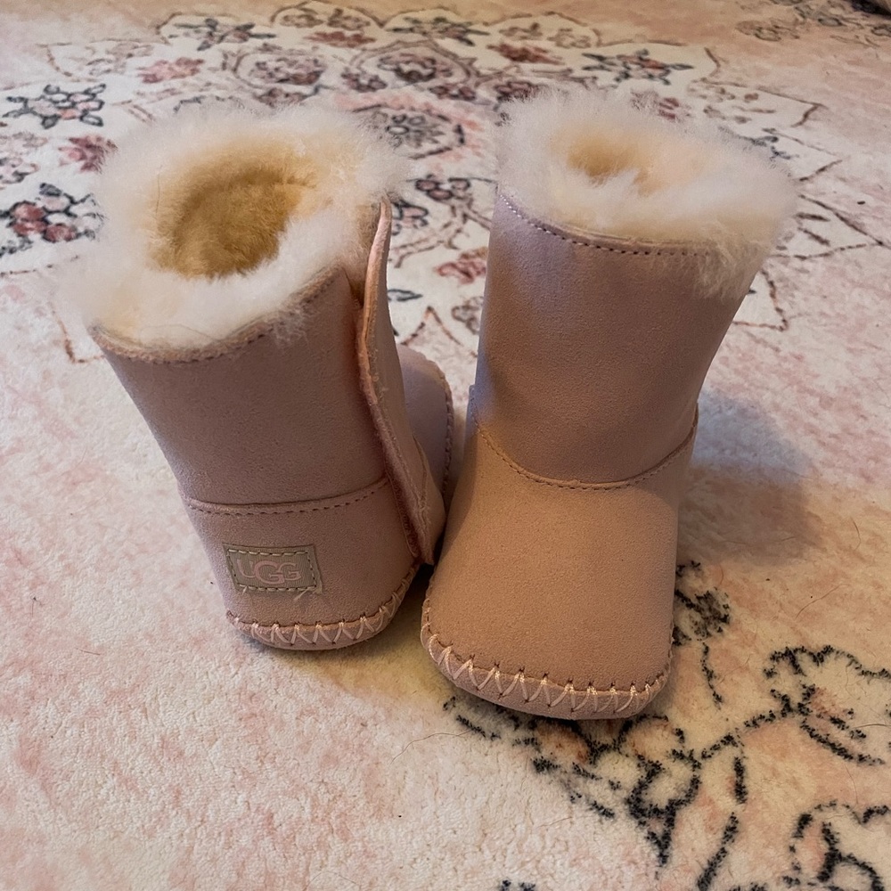 🎀UGG Caden boot pink size 2/3 (6-12 Months)🎀